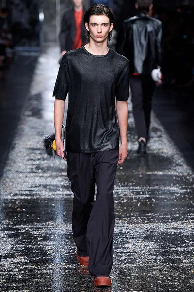 Look 44